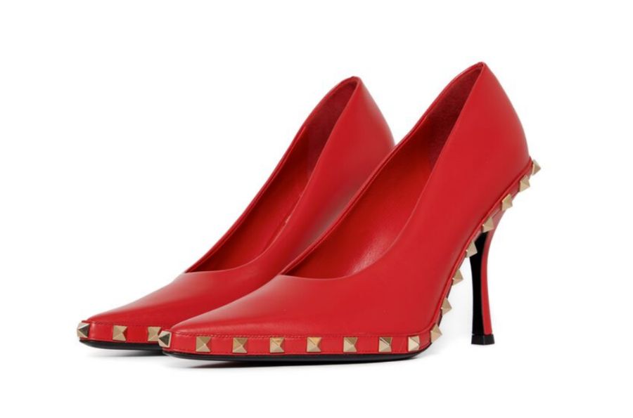A Million Girls Would Kill for These Things Christie’s New York to Offer Costumes and More from The Devil Wears Prada 2 in Online Auction
