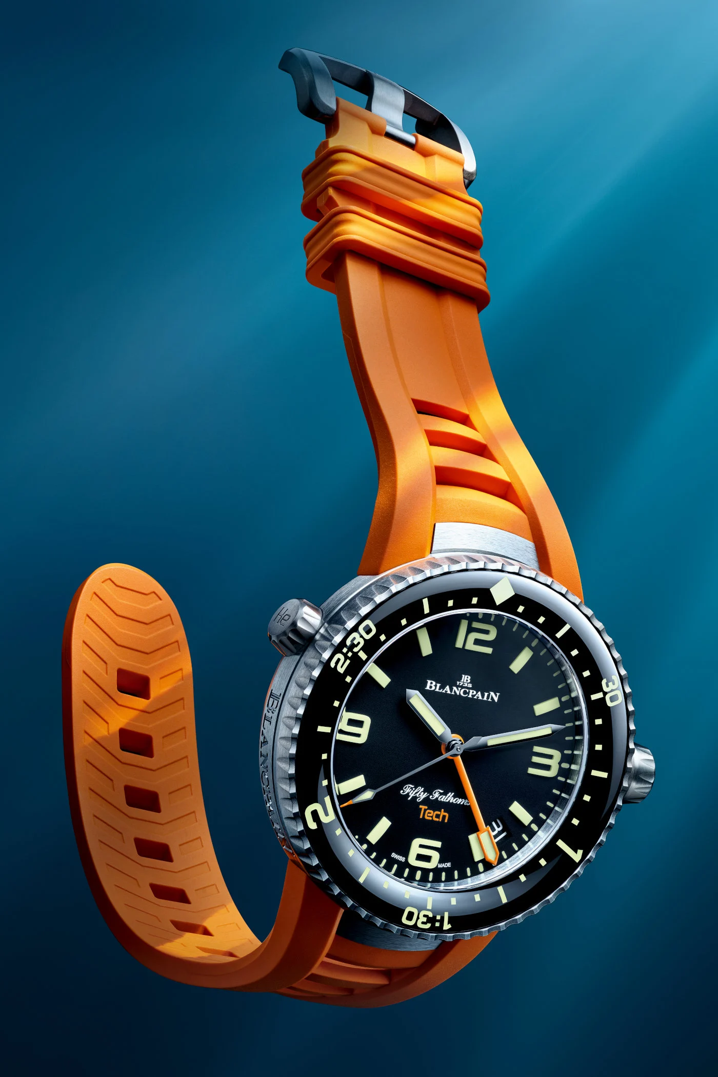 European Luxury Closes Higher, Watch Retail Lower; Signet Gains After Its Buyback, Gold Slips