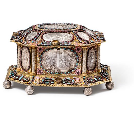 A jewelled casket from the collection&rsquo;s antique jewels and objects of vertu.