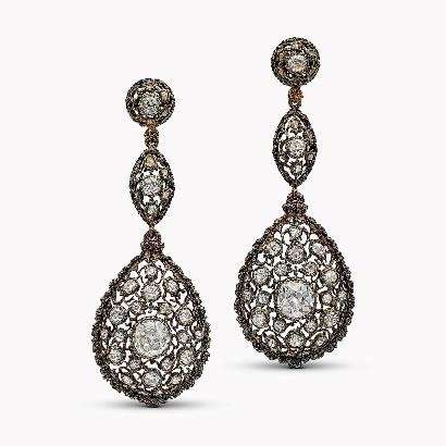 Mario Buccellati, a pair of diamond pendant earrings, circa 1930 (est. HK$80,000 to HK$160,000).