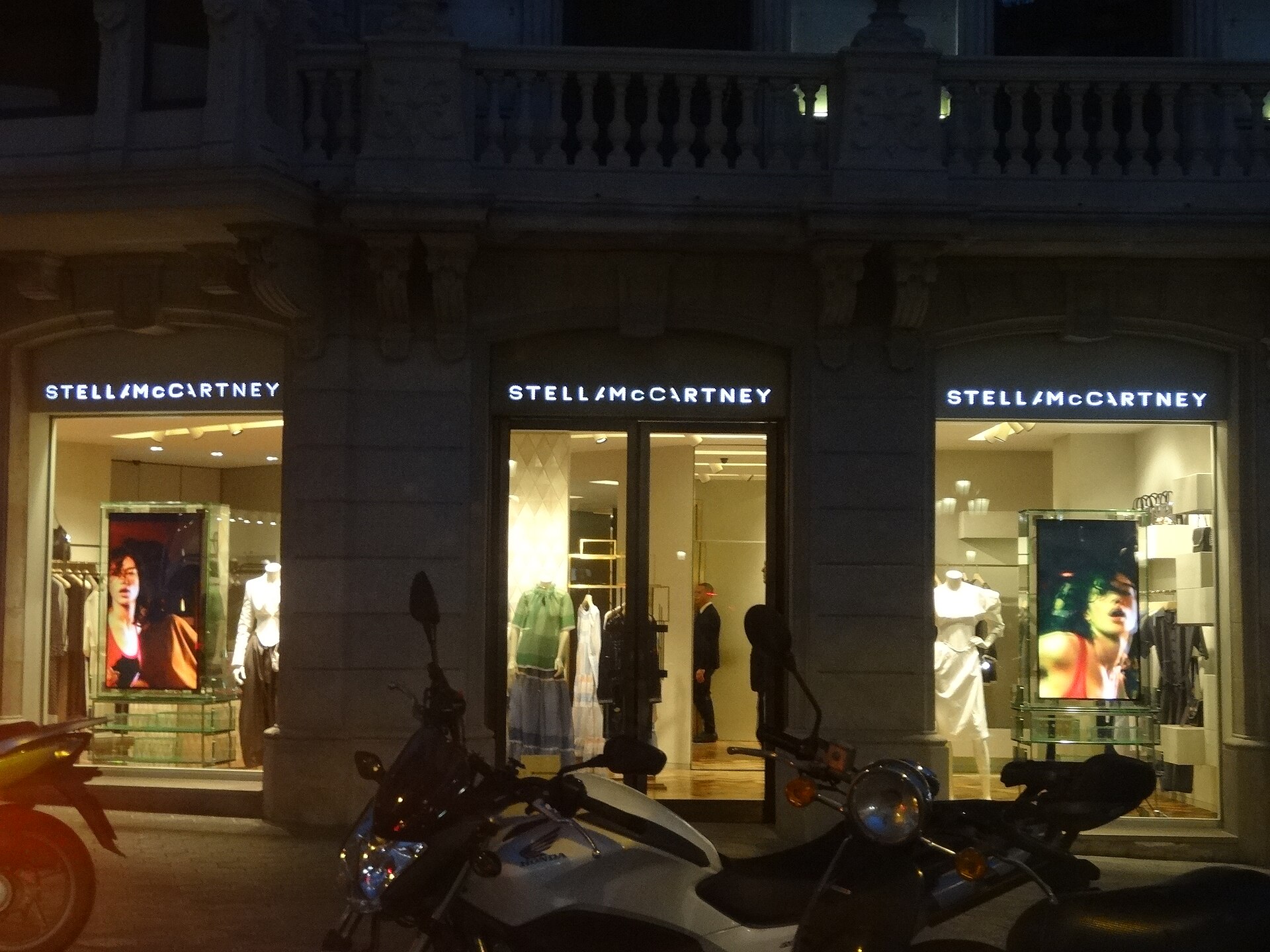 Stella McCartney to Open in Dubai, Expanding in the Middle East