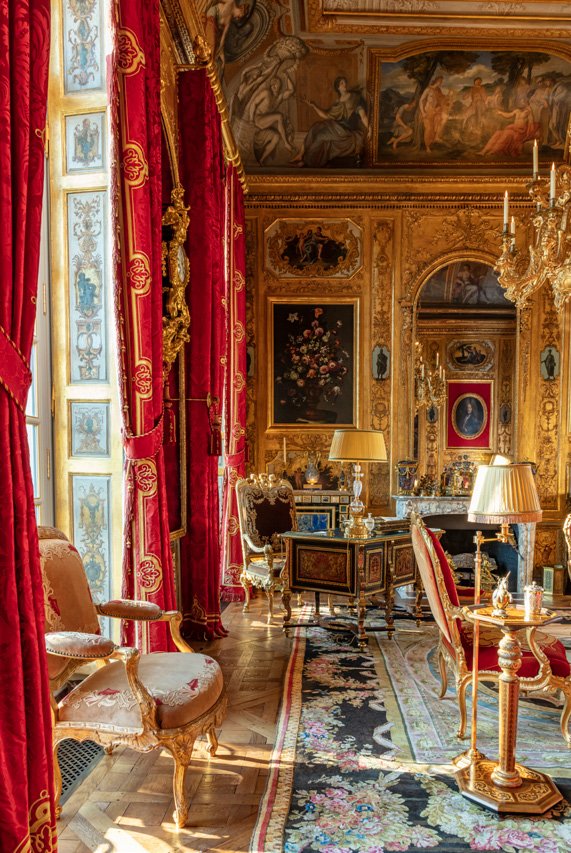 A salon at the H&ocirc;tel Lambert, furnished in collaboration with the designer Alberto Pinto.