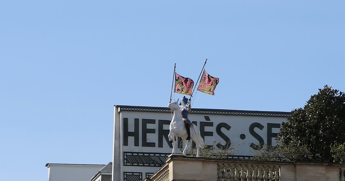 European Luxury Sells Off; Hermès Falls 6% and LVMH 3.6%; Auction Demand Holds at the Highs