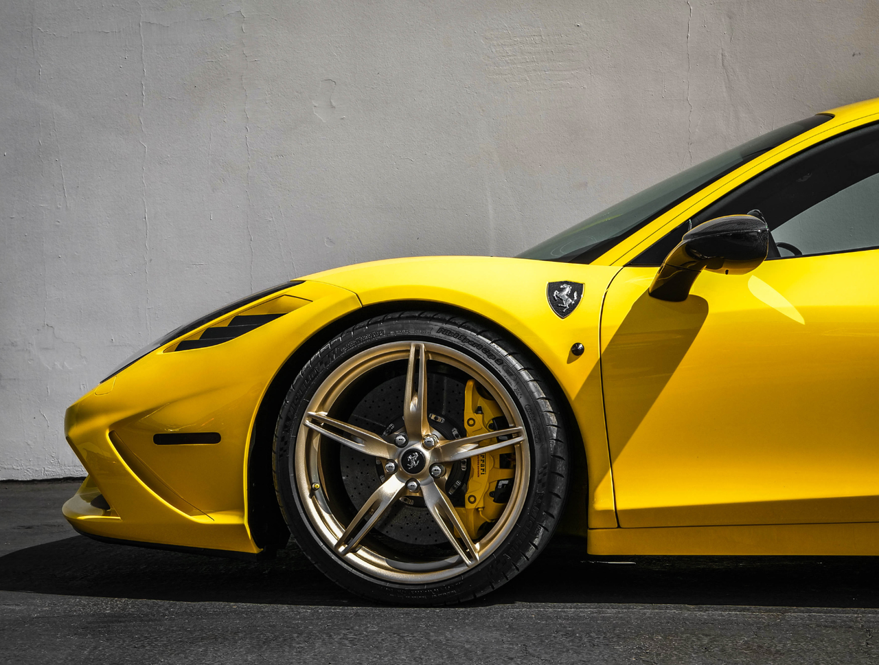 Luxury Equities vs. Auction Prices: A Decoupling Analysis